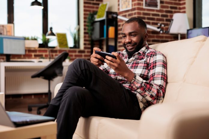 Freelancer,Playing,Online,Gaming,Competition,On,Smartphone,,Having,Fun,With