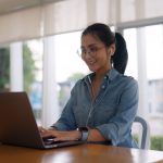 Asia,Young,Casual,People,Teen,Girl,Woman,Sitting,Relax,Smile