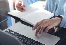 Business,Woman,Working,On,Laptop,Computer,And,Writing,Note,On