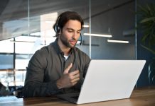 Busy,Male,Support,Service,Operator,Talking,To,Customer,Sitting,At