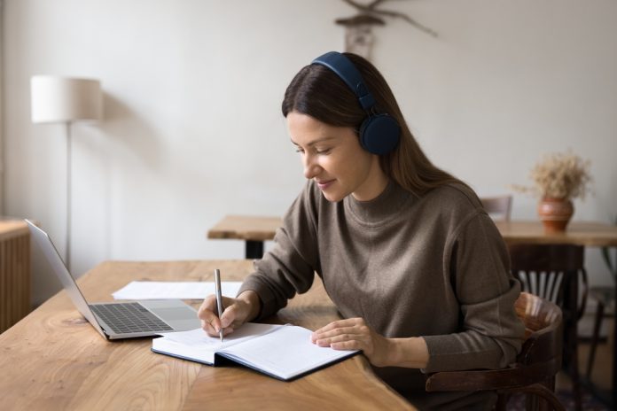 Modern,Day,Remote,Learner.,Smiling,Young,Woman,High,School,Student