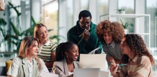 Group,Of,Diverse,Businesspeople,In,A,Modern,Office,,Developing,New